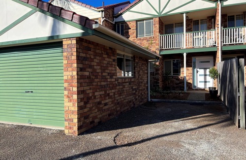 Forest Lake House | Pet Friendly Yard, Next to Park - Spacious Townhouse