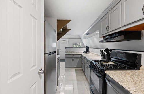 St. Augustine House | Pet-Friendly | Yard | Deck | 20 Mins to the Beach