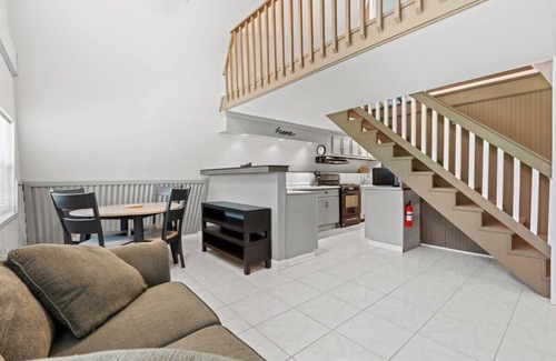 St. Augustine House | Pet-Friendly | Yard | Deck | 20 Mins to the Beach