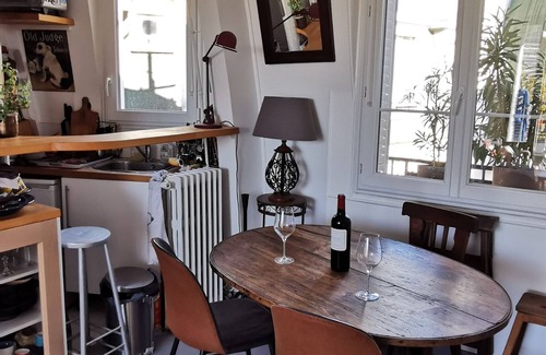 Centre Ville Apartment | Petit Appartement de Charme en Centre Ville. Terrasse et Climatisation