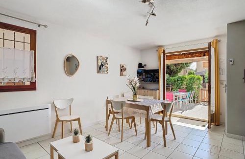Vias House | Petit coin de paradis dans résidence avec piscine