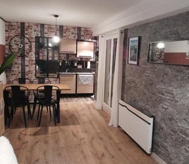 Beziers City Centre Apartment | Petit nid perché très cosy au centre de Béziers