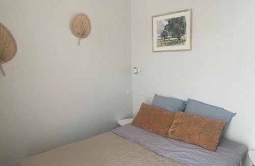 Perigny Apartment | Petite chambre entrée indépendante