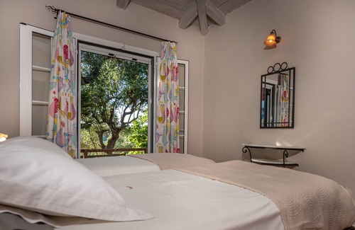 Psarou Cottage | PETOUNIA COTTAGE .....ILYESSA COTTAGES TRADITIONAL HOUSES AND STYLE