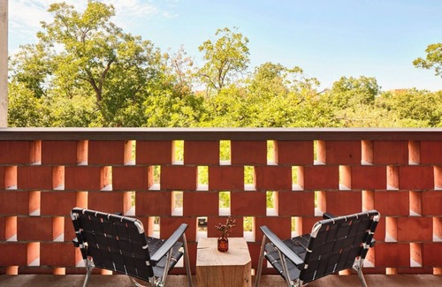 Barton Heights House | Pets are Allowed Here! Outdoor Pool, Close to Shoal Beach