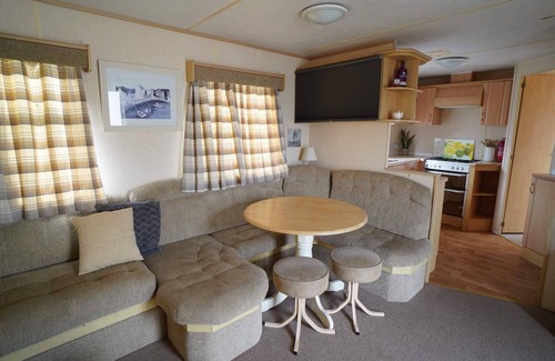 Heacham Ski Chalet | Pets go Free Family 3 Bed Caravan With Decking