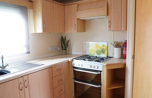 Heacham Ski Chalet | Pets go Free Family 3 Bed Caravan With Decking
