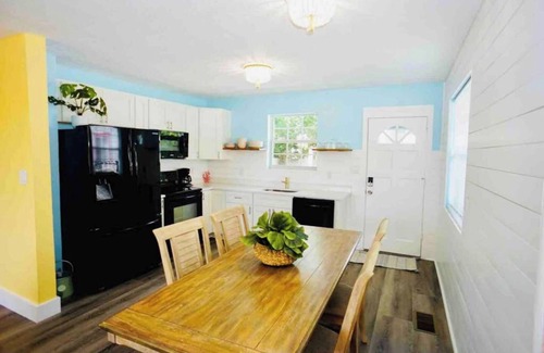 Smith's Memento House | PETS OK! Beach Paradise! Walk to Ocean Center & Beach