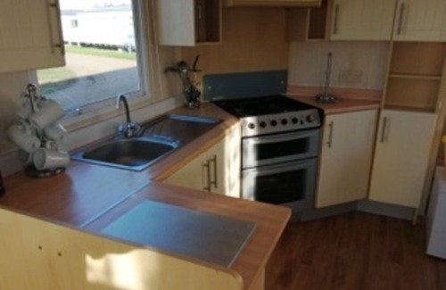 Heacham House | Pets Stay Free 3 Bedroom Caravan at Heacham Beach