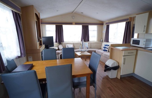 Heacham House | Pets Stay Free 3 Bedroom Caravan at Heacham Beach