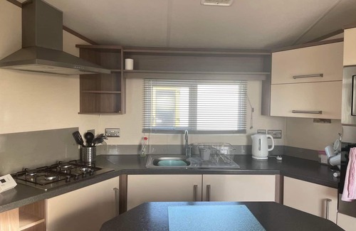 Heacham House | Pets Stay Free 8 Berth lux van Heacham Beach