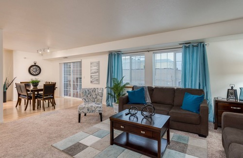 Whittier Apartment | Pets Welcome🐶King Bed🐶Fast WiFi🐶Keurig+Coffee🐶W/D