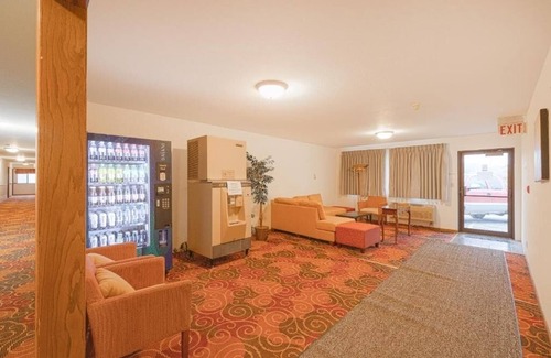 Harlan Hotel | Pets Welcome, Room Near Purple Door & Free Parking