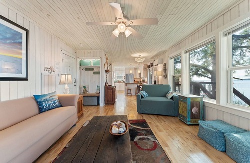 Navarre House | PETS WELCOME VERY QUIET on the Water of PNS Bay minutes from Navarre Beach