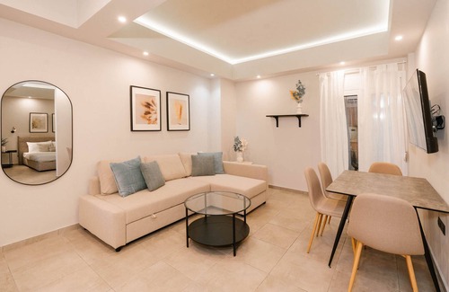 Omonia Apartment | Phaedrus Living: City Center Zenonos Suite