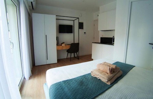 Ampelokipoi Apartment | Phaedrus Living Modern Kriel Suites 203