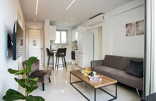 Paphos Apartment | Phaedrus Living: Seaside Executive Flat Harbour 101