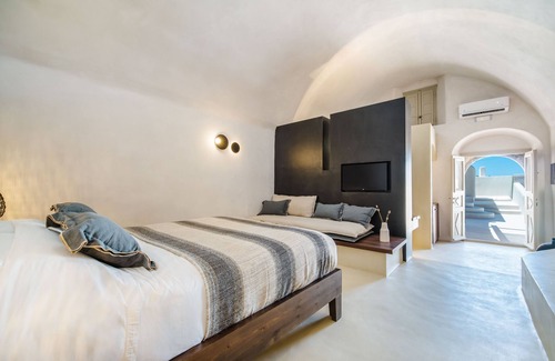 Pyrgos House | Phaos 1870 A Restored Winery