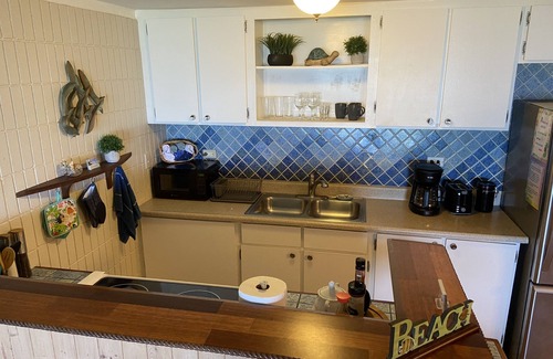 Punaluu Condo | Pheapie Beach Retreat, Beachfront, W/Air Conditioner, Large Lanai