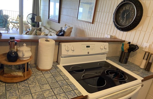 Punaluu Condo | Pheapie Beach Retreat, Beachfront, W/Air Conditioner, Large Lanai