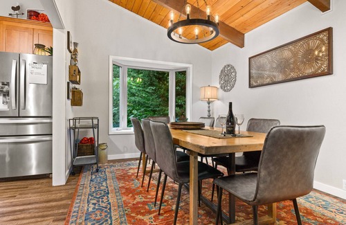 Beaverton House | Phenomenal Mid-Century Modern Retreat, Open Layout, Fenced Backyard, Fire-Pit, 10 Miles to Portland