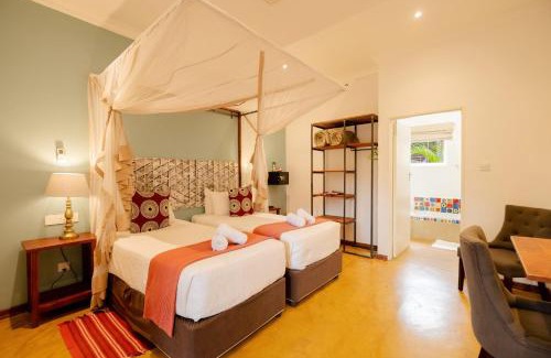 Victoria Falls Cabin | PheZulu Guest Lodge