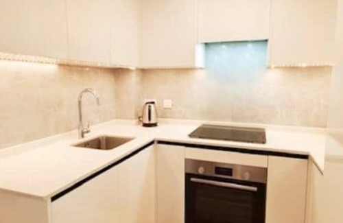 Carshalton Central Apartment | Phlox Garden Flat 1