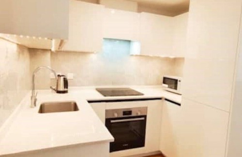 Carshalton Central Apartment | Phlox Garden Flat 1