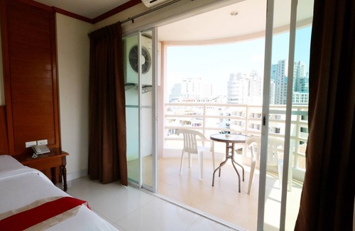 Pratumnak Hill Hotel | Phu View Talay Resort