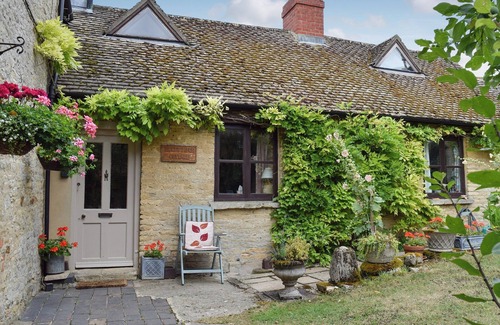 Chadlington Cottage | Picket Piece Cottage