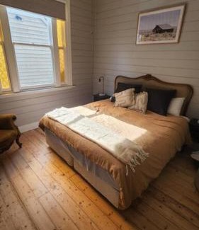 Ferntree Gully House | 'Pickett's Cottage' - Circa 1868 - Oldest in Knox!