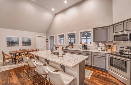 Counce House | Pickwick*Hot Tub*5 Min to LAKE*Firepit*Screen Porch Tv