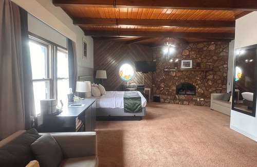 Munising Hotel | Pictured Rocks Inn & Suites