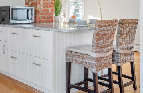 Clinton Cottage | Picturesque escape to the beach... Dogs Welcome!