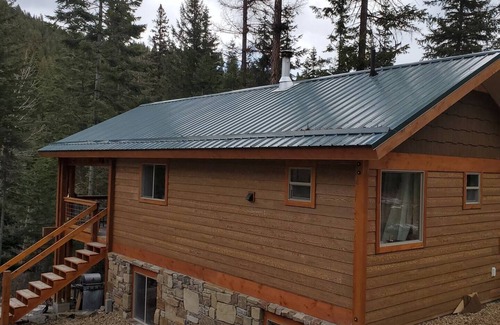 Lakeside Cabin | Picturesque Family Creekside Oasis -Fire Pit -WiFi