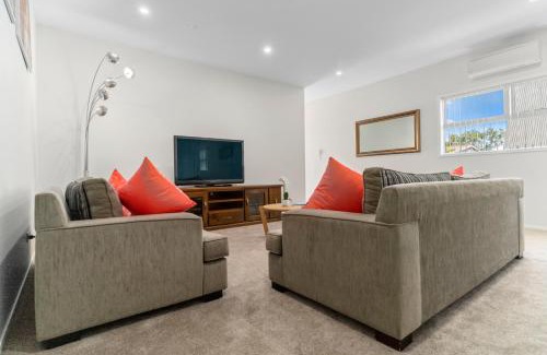 Papamoa Beach House | Picturesque Papamoa - Papamoa Holiday Home