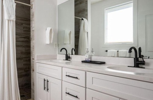 Batesville Apartment | Piedmont Place Suite 402 Modern Apartment in Heart of Crozet