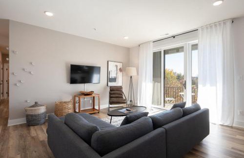 Batesville Apartment | Piedmont Place Suite 402 Modern Apartment in Heart of Crozet