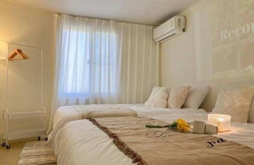 Sinchon-dong Apartment | Pin Lights
