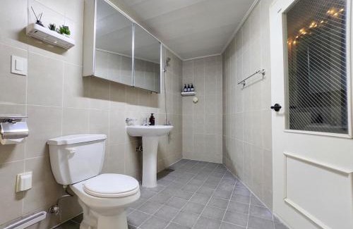 Sinchon-dong Apartment | Pin Lights