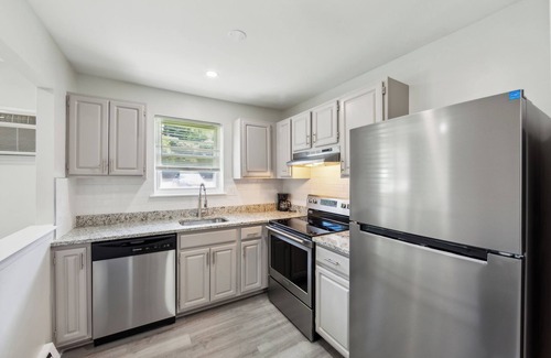 Newark Apartment | Pine Brook 1019 I Modern 1.5Br Apartment ! Pool