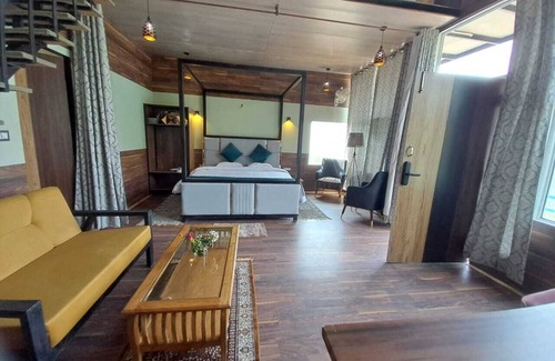 Naina Range Hotel | Pine Croft Aroma