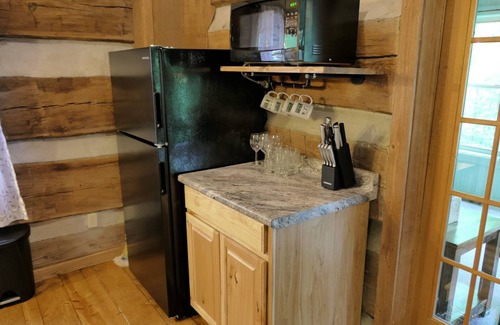 Logan Cabin | Pine Grove Cabin Hocking Hills