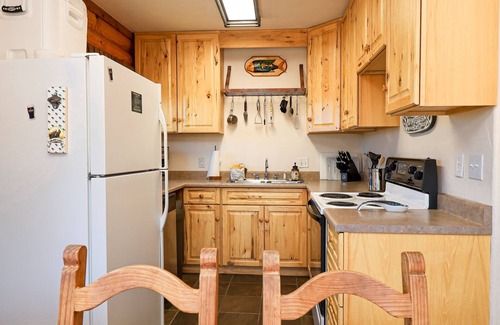 Grand Lake Cabin | Pine Harbor - Pet Friendly Log Cabin in the Town of Grand Lake