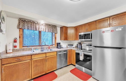 North Creek House | Pine Knot 62h - Retreat With Private Play Area 3 Bedroom Townhouse by The Summit at Gore Mountain