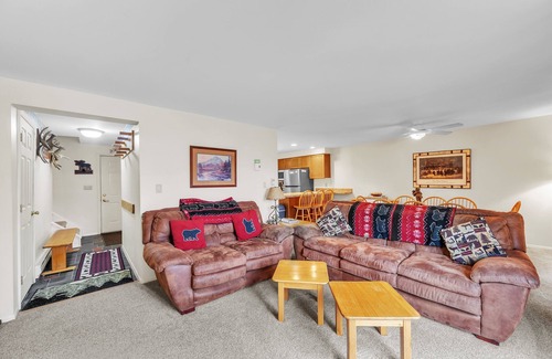 North Creek House | Pine Knot 62h - Retreat With Private Play Area 3 Bedroom Townhouse by The Summit at Gore Mountain