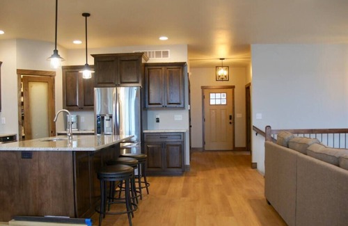 Waupaca House | Pine Lake Waterfront Home, 4 Bedroom, 3.5 Bath Sleeps 12