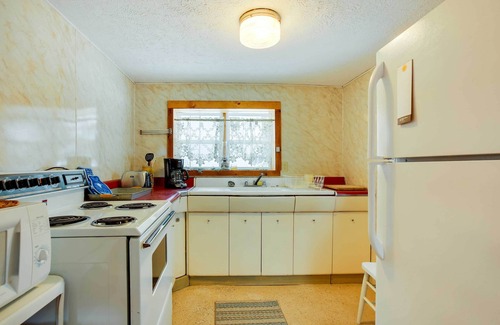 Interlochen Cabin | Pine Ridge Resort Cabin on Bass Lake w/Dock!