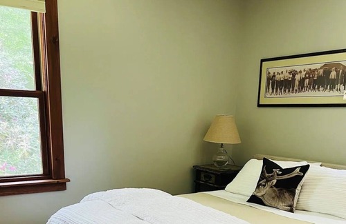 Waterbury House | Pine Tree Hideaway - Private Home in the Mad River Valley