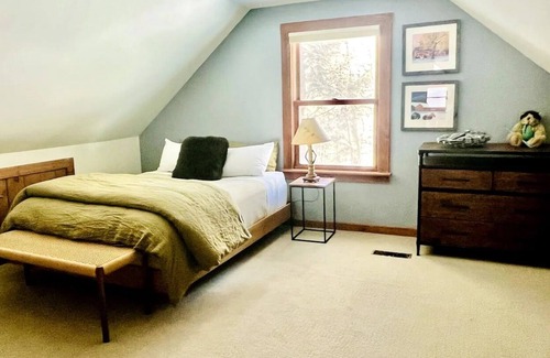 Waterbury House | Pine Tree Hideaway - Private Home in the Mad River Valley